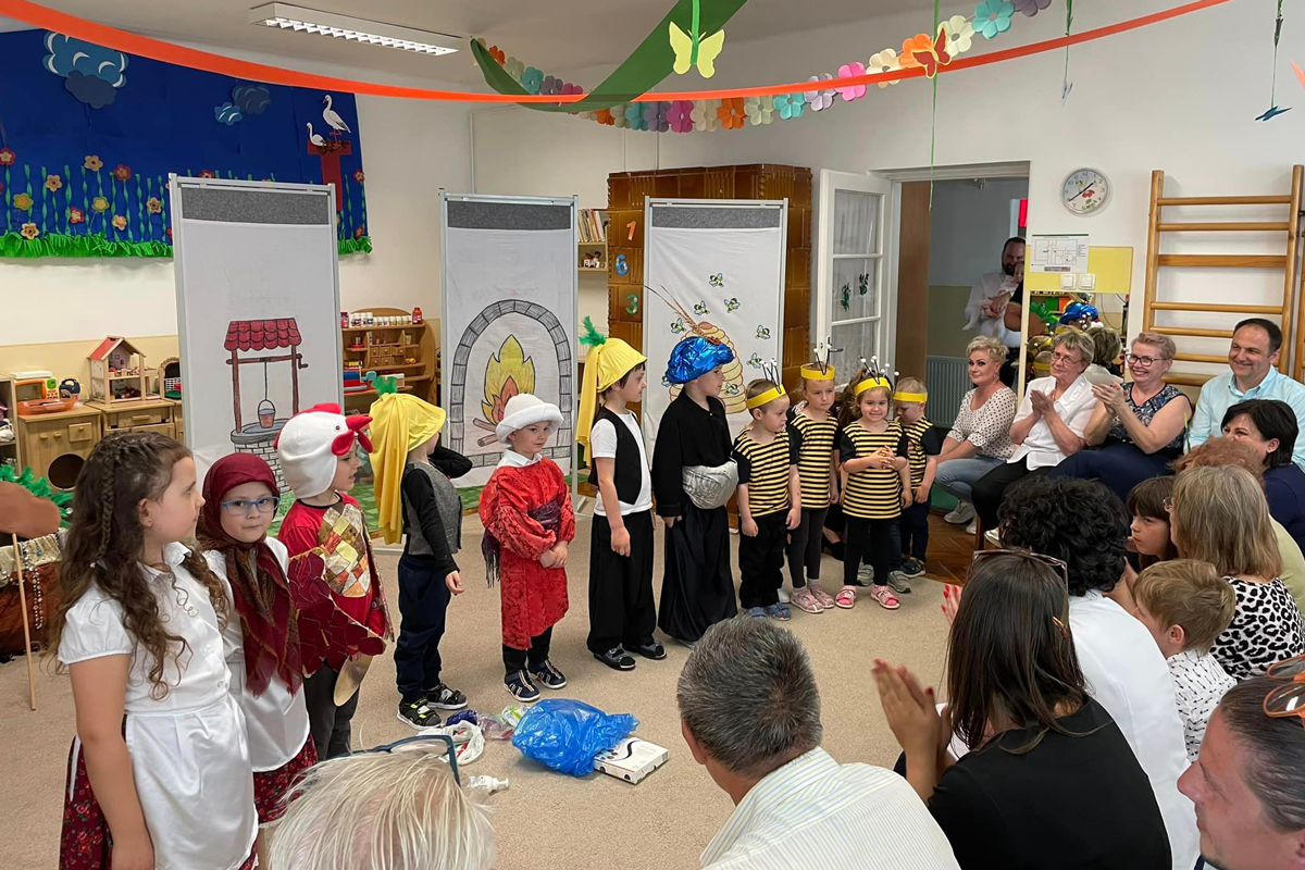 Mesejátékra felsorakoztak a szereplők